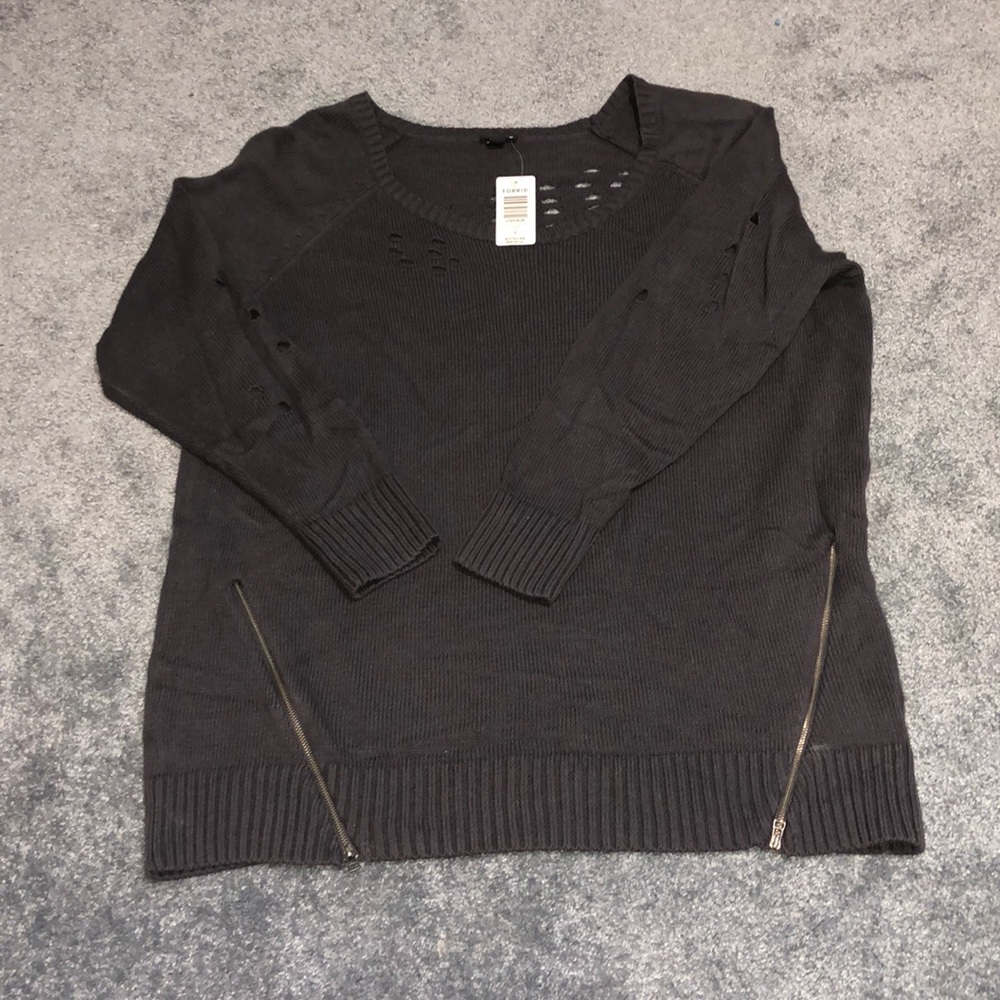 Torrid 3 NWT long sleeve grey distressed tunic with zipper detail on front